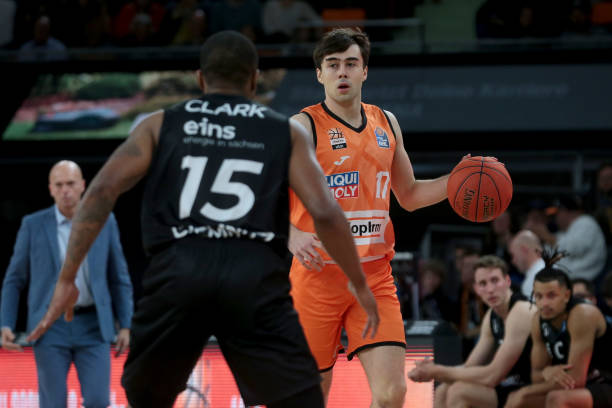 也需要队友 也需要队友