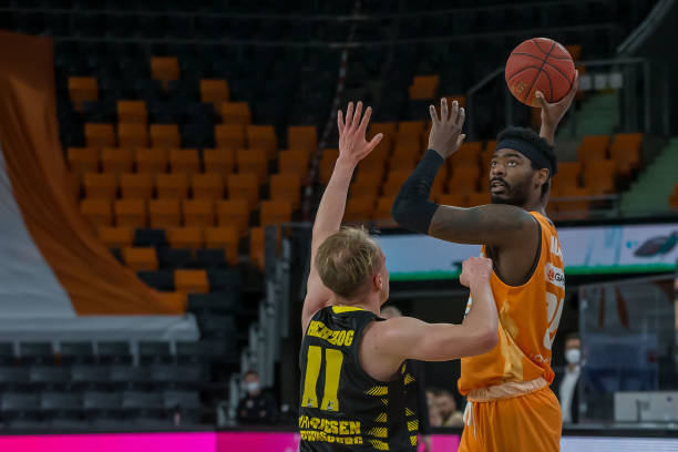 霸主地位的 霸主地位的